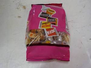 lot 301 image: 35 oz bag Party Miniature Candy...