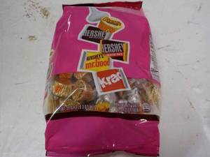 lot 302 image: 35 oz bag Party Miniature Candy...