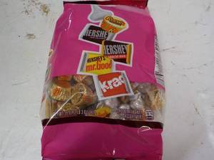 lot 303 image: 35 oz bag Party Miniature Candy...