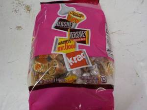 lot 306 image: 35 oz bag Party Miniature Candy...