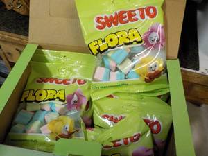 lot 308 image: Box of 12 ct bags Sweeto Flora Mars...