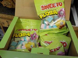 lot 313 image: Box of 12 ct bags Sweeto Flora Mars...