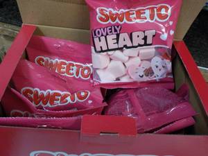 lot 314 image: Box of 12 ct bags Sweeto Lovely Hea...