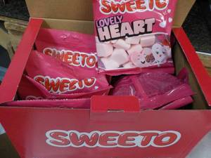 lot 316 image: Box of 12 ct bags Sweeto Lovely Hea...