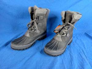 lot 114 image: Lugz Womens Stormy Duck-Toe Boot- Size 9