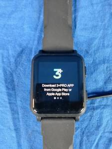 lot 121 image: 3Plus Vibe Plus 42mm GPS Smartwatch - Black