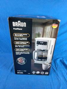lot 126 image: Braun PureFlavor 14-Cup Programmable Coffeemaker - White