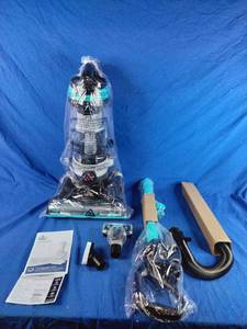 lot 134 image: Bissell CleanView Rewind 8-Amp Upright Vacuum