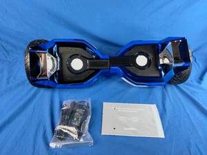 lot 160 image: GlareWheel G3 8.5 Hoverboard with Bluetooth Speaker - Blue