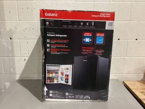 lot 483 image: Galanz 2.5 Cu ft One Door Fridge