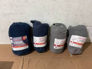 lot 235 image: LOT OF 4 Sunbeam Heated Throw