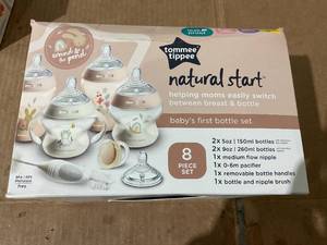 lot 257 image: LOT OF 3 Tommee Tippee Baby Bottles Set