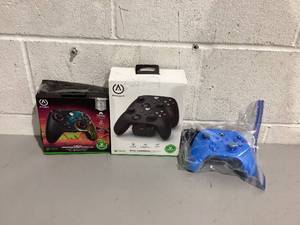 lot 506 image: LOT OF 3 PowerA Xbox Electronics