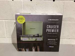 lot 570 image: Crosley Cruiser Premier Vinyl Record Player with Speakers and Bluetooth - Audio Turntables