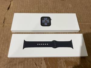 lot 63 image: Apple Watch SE (2nd Gen) GPS 40mm Smartwatch with Midnight Aluminum Case