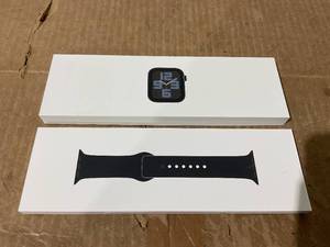 lot 64 image: Apple Watch SE (2nd Gen) GPS 40mm Smartwatch with Midnight Aluminum Case