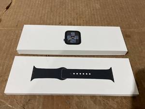 lot 72 image: Apple Watch SE (2nd Gen) GPS 44mm Smartwatch with Midnight Aluminium Case