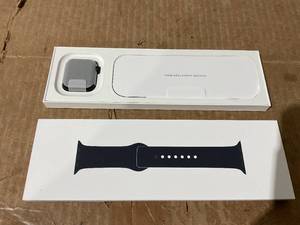 lot 73 image: Apple Watch SE (2nd Gen) GPS 40mm Smartwatch with Midnight Aluminum Case