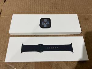 lot 74 image: Apple Watch SE (2nd Gen) GPS 40mm Smartwatch with Midnight Aluminum Case