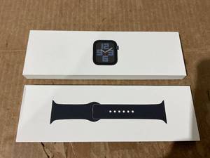 lot 79 image: Apple Watch SE (2nd Gen) GPS 40mm Smartwatch with Midnight Aluminum Case