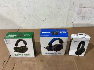 lot 316 image: LOT OF 3 Headphones
