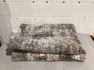 lot 728 image: Mainstays Abstract Shag Indoor Area Rug