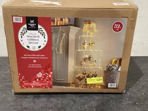 lot 686 image: Members Mark 52 463 LED Pre-Lit Stacked Giftbox Decor