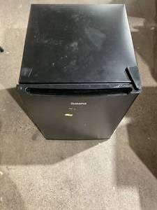 lot 605 image: Galanz 2.5 Cu ft One Door Fridge