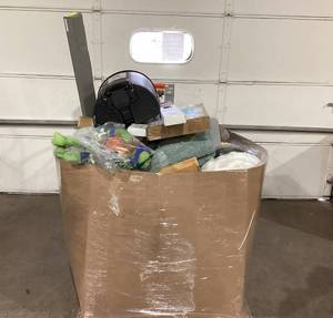lot 905 image: Wholesale Pallet of Assorted Miscellaneous Items