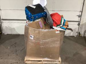 lot 909 image: Wholesale Pallet of Assorted Miscellaneous Items