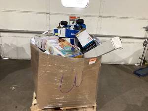 lot 913 image: Wholesale Pallet of Assorted Miscellaneous Items