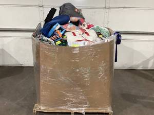 lot 915 image: Wholesale Pallet of Assorted Miscellaneous Items