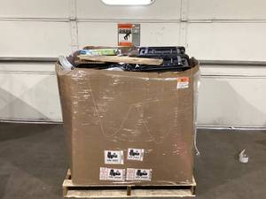 lot 918 image: Wholesale Pallet of Assorted Miscellaneous Items