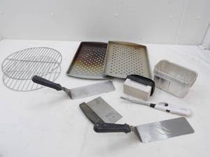 lot 88 image: Grill tools