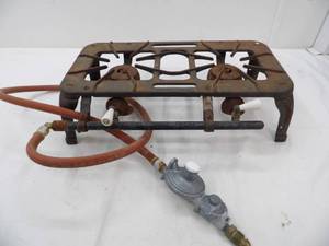 lot 104 image: vintage 2 burner stove