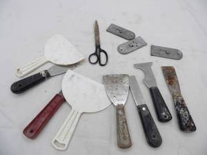 lot 124 image: Putty knives