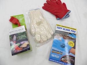 lot 126 image: Tuff Gloves