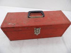 lot 133 image: Tool box , tools