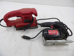 lot 143 image: Sabre saw, Finishing sander
