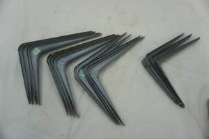 lot 19 image: Shelf brackets