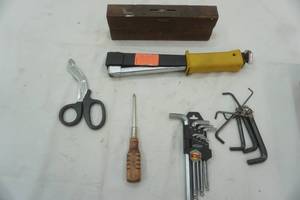 lot 46 image: Stanley level, tack stapler