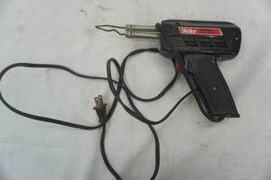lot 73 image: Weller soldering iron