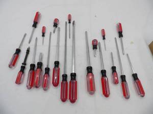 lot 176 image: Screw drivers