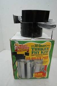 lot 271 image: Turkey fryer kit , stand