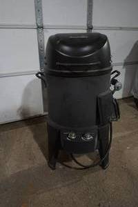 lot 296 image: Char Broil gas Big easy turkey roaster