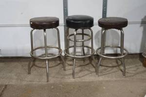 lot 300 image: garage stools