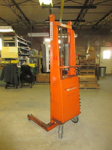 lot 104 image: ECONOMY WORKLIFTER PORTABLE HOIST