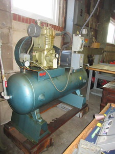 lot 113 image: QUINCY RECIPROCATING AIR COMPRESSOR