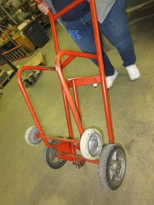 lot 128 image: BARREL DOLLY