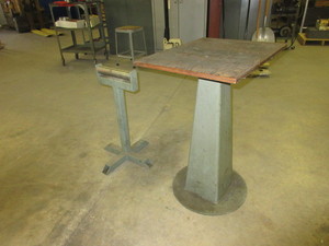 lot 132 image: ROLLER STAND AND MACHINE STAND